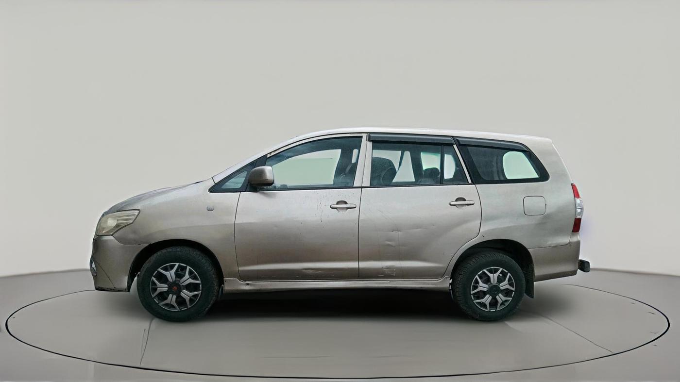 2011 Toyota Innova 2.5 G4 8 STR, Diesel, Manual, 3,30,011 km, exterior