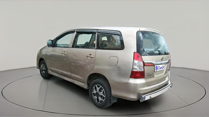 2011 Toyota Innova 2.5 G4 8 STR, Diesel, Manual, 3,30,011 km, exterior