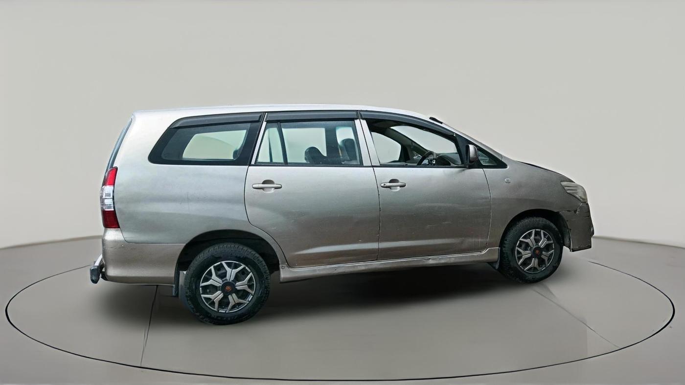 2011 Toyota Innova 2.5 G4 8 STR, Diesel, Manual, 3,30,011 km, exterior