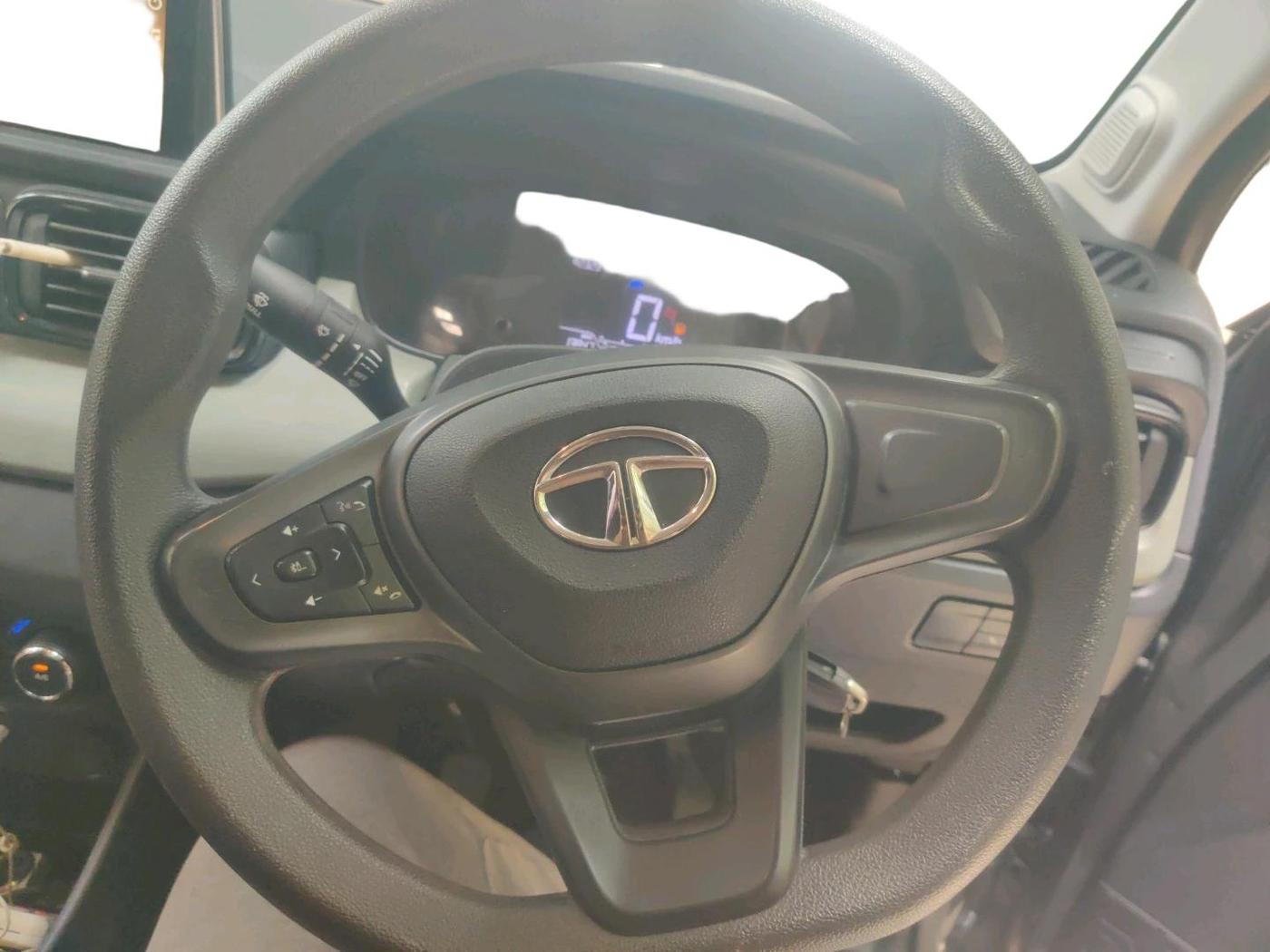 2023 Tata PUNCH ADVENTURE RHYTHM PACK MT, Petrol, Manual, 13,847 km, interior