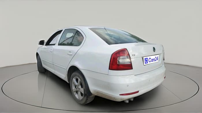 2010 Skoda Laura ELEGANCE 2.0 TDI CR MT, Diesel, Manual, 1,37,257 km, exterior