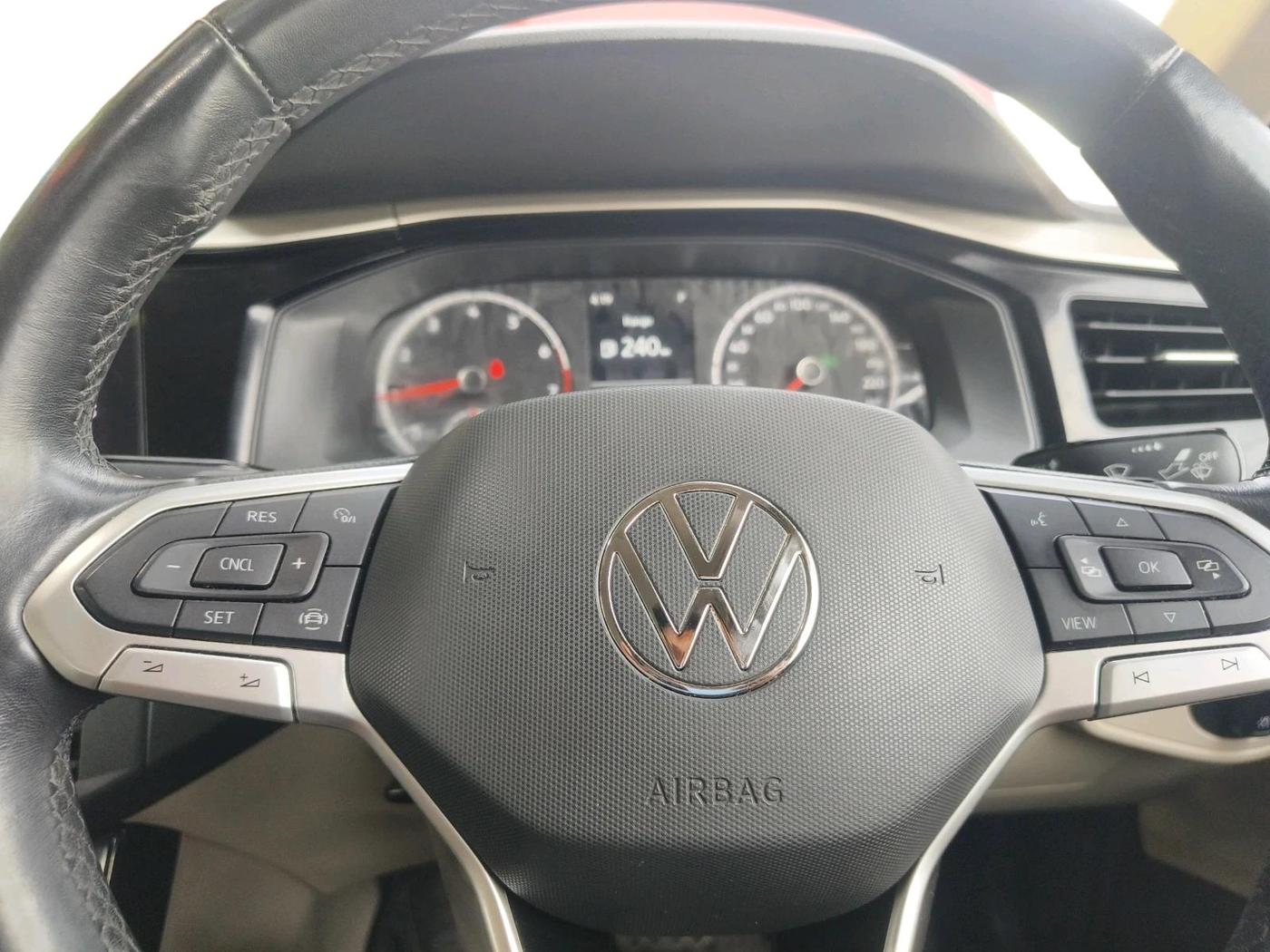 2022 Volkswagen VIRTUS HIGHLINE TSI 1.0 AT, Petrol, Automatic, 25,018 km, interior