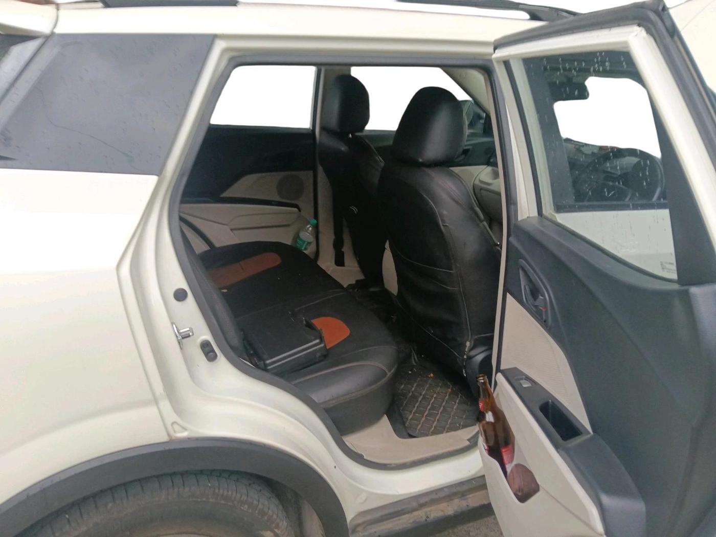 2022 Mahindra XUV300 W6 1.5 Diesel, Diesel, Manual, 84,250 km, interior