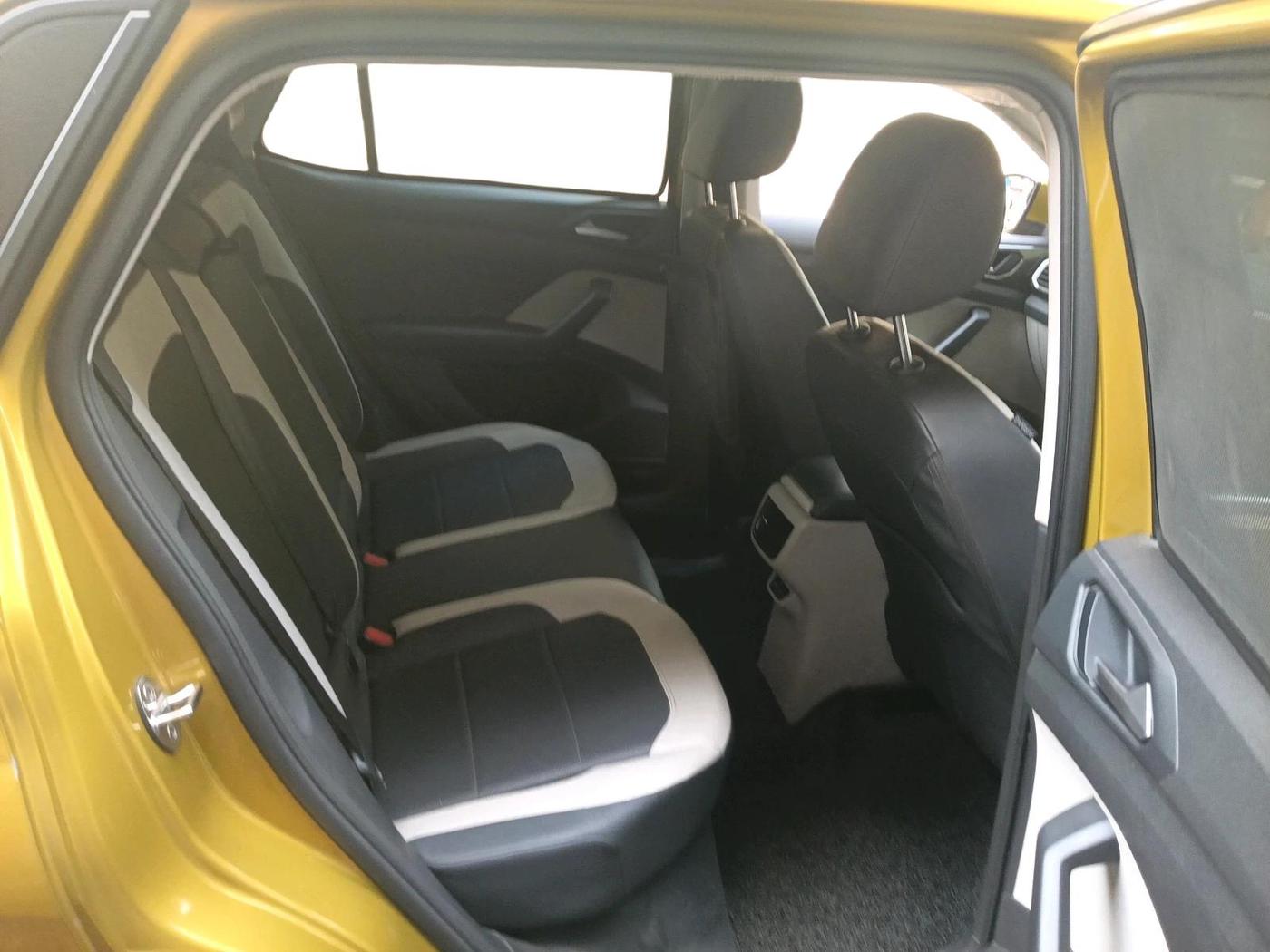 2022 Volkswagen TAIGUN TOPLINE 1.0 TSI MT, Petrol, Manual, 42,788 km, interior