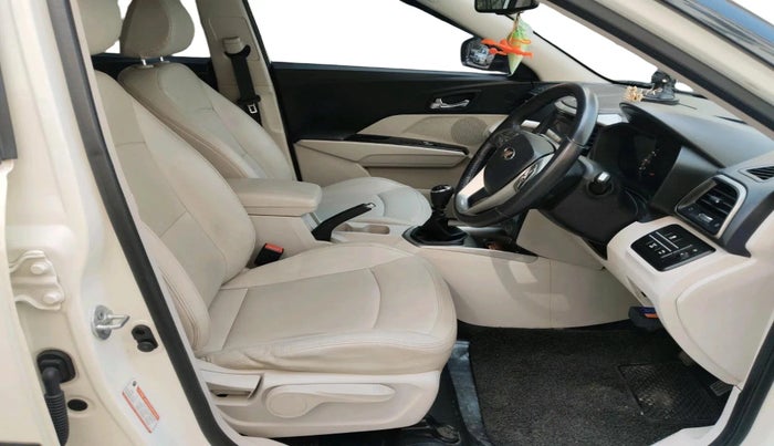 2019 Mahindra XUV300 W8 (O) 1.2 PETROL, Petrol, Manual, 64,772 km, interior
