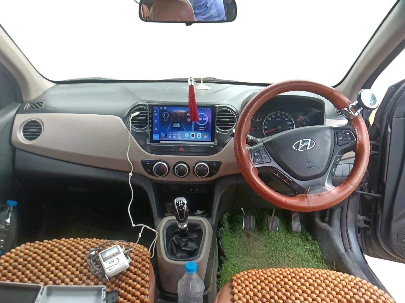 2013 Hyundai Grand i10 SPORTZ 1.1 CRDI, Diesel, Manual, 2,14,102 km, interior