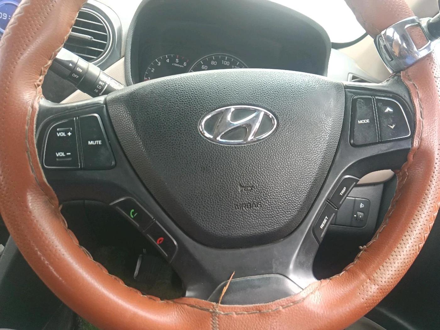 2013 Hyundai Grand i10 SPORTZ 1.1 CRDI, Diesel, Manual, 2,14,102 km, interior
