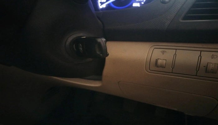 2011 Hyundai Verna FLUIDIC 1.6 CRDI SX, Diesel, Manual, 1,44,310 km, interior