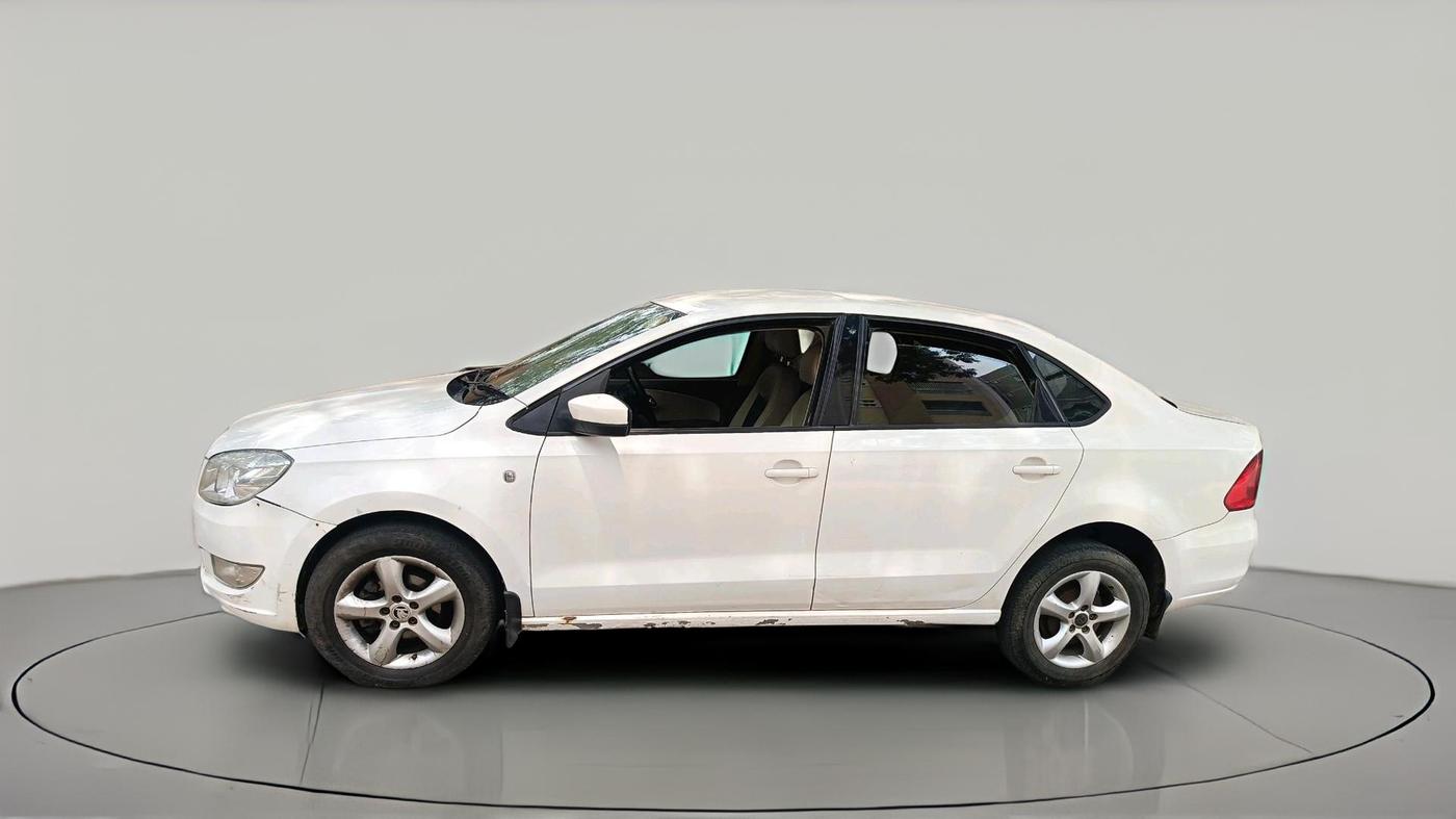 2014 Skoda Rapid ELEGANCE 1.6 TDI CR MT, Diesel, Manual, 2,56,223 km, exterior