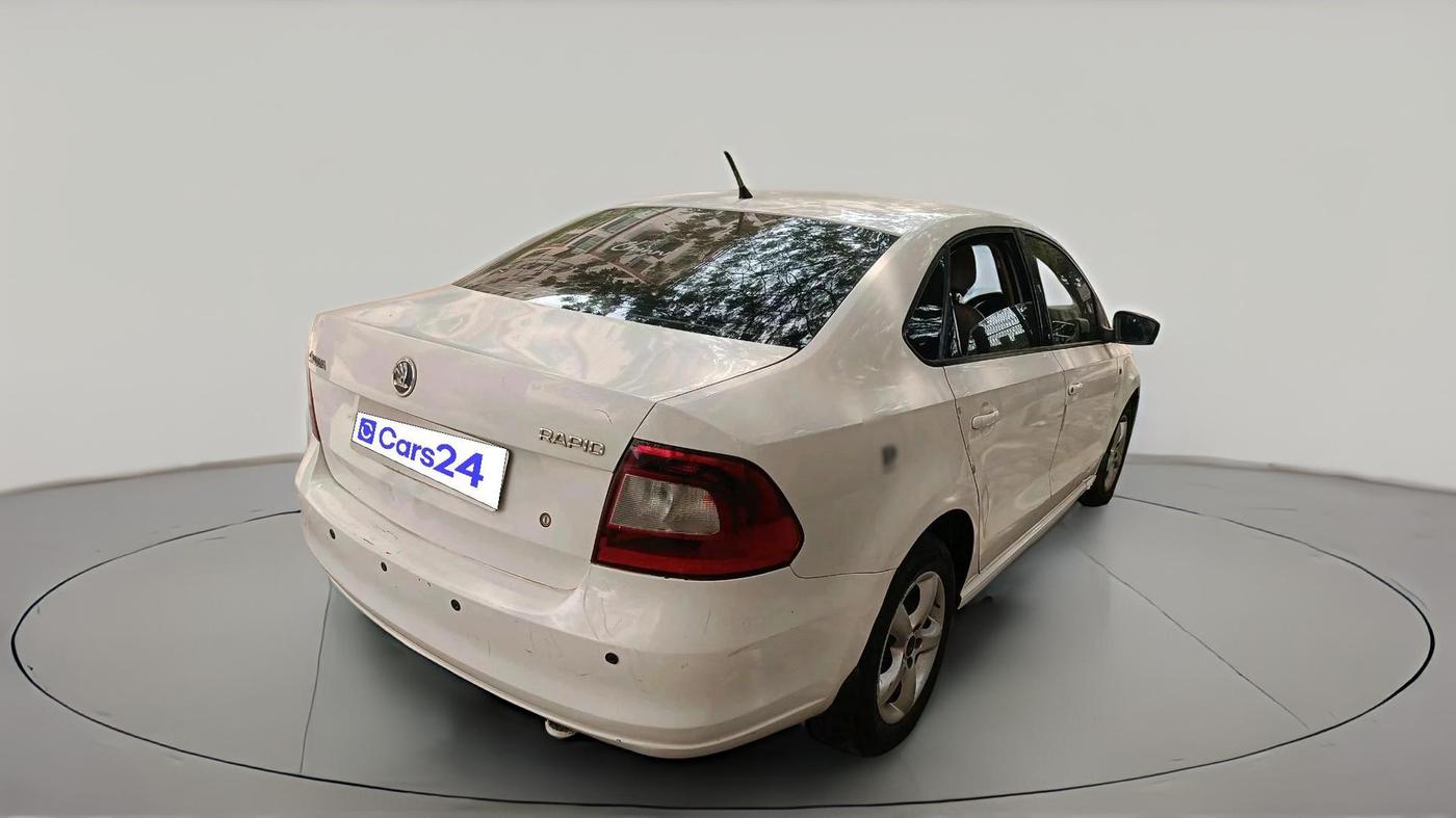 2014 Skoda Rapid ELEGANCE 1.6 TDI CR MT, Diesel, Manual, 2,56,223 km, exterior