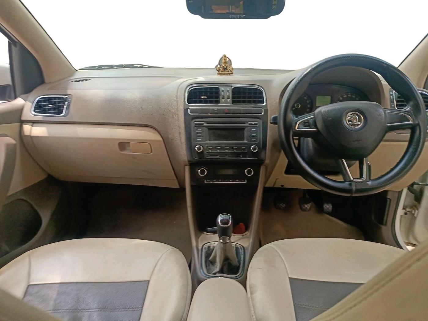 2014 Skoda Rapid ELEGANCE 1.6 TDI CR MT, Diesel, Manual, 2,56,223 km, interior