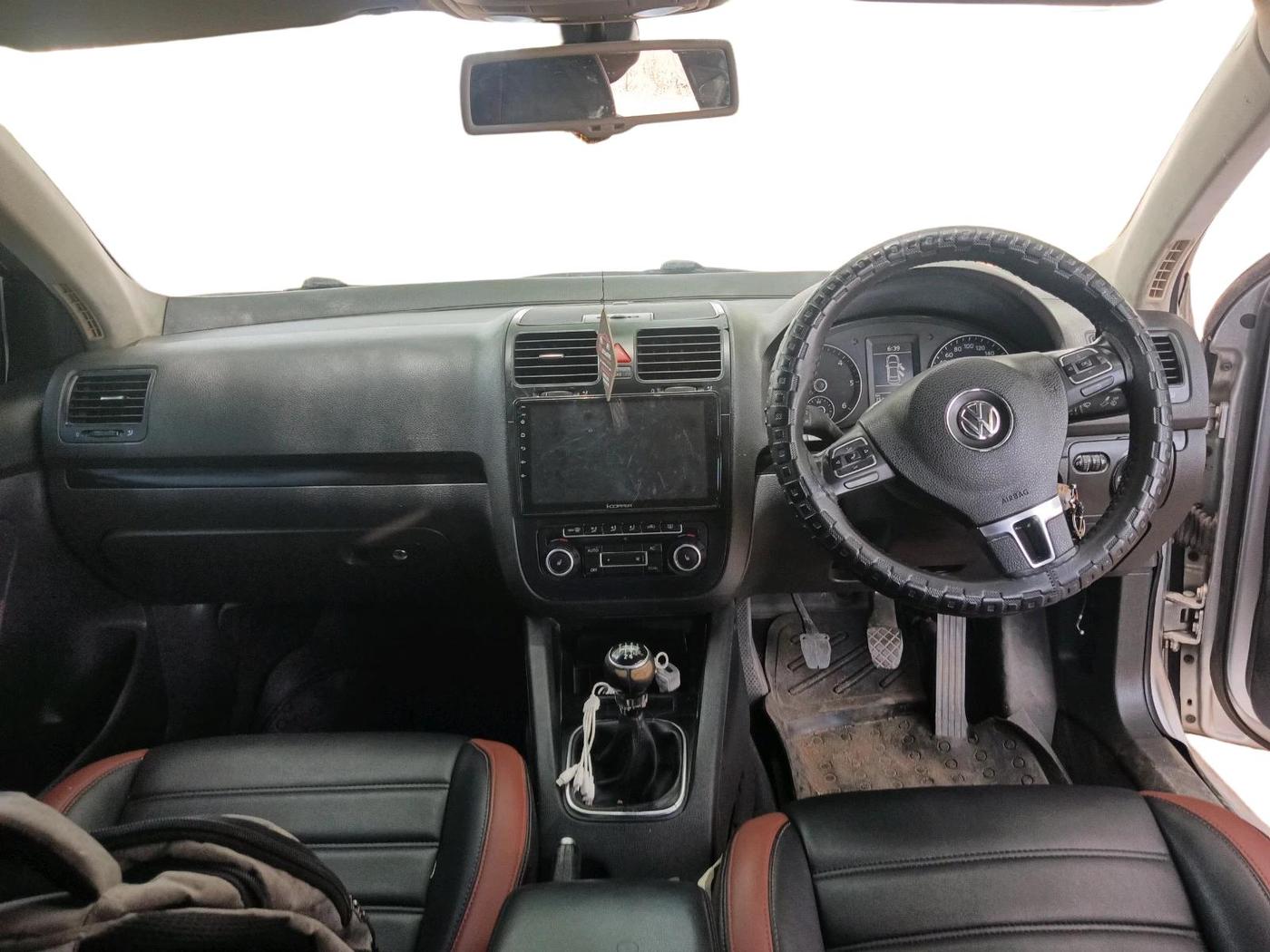 2010 Volkswagen Jetta TRENDLINE 1.9 TDI, Diesel, Manual, 75,235 km, interior