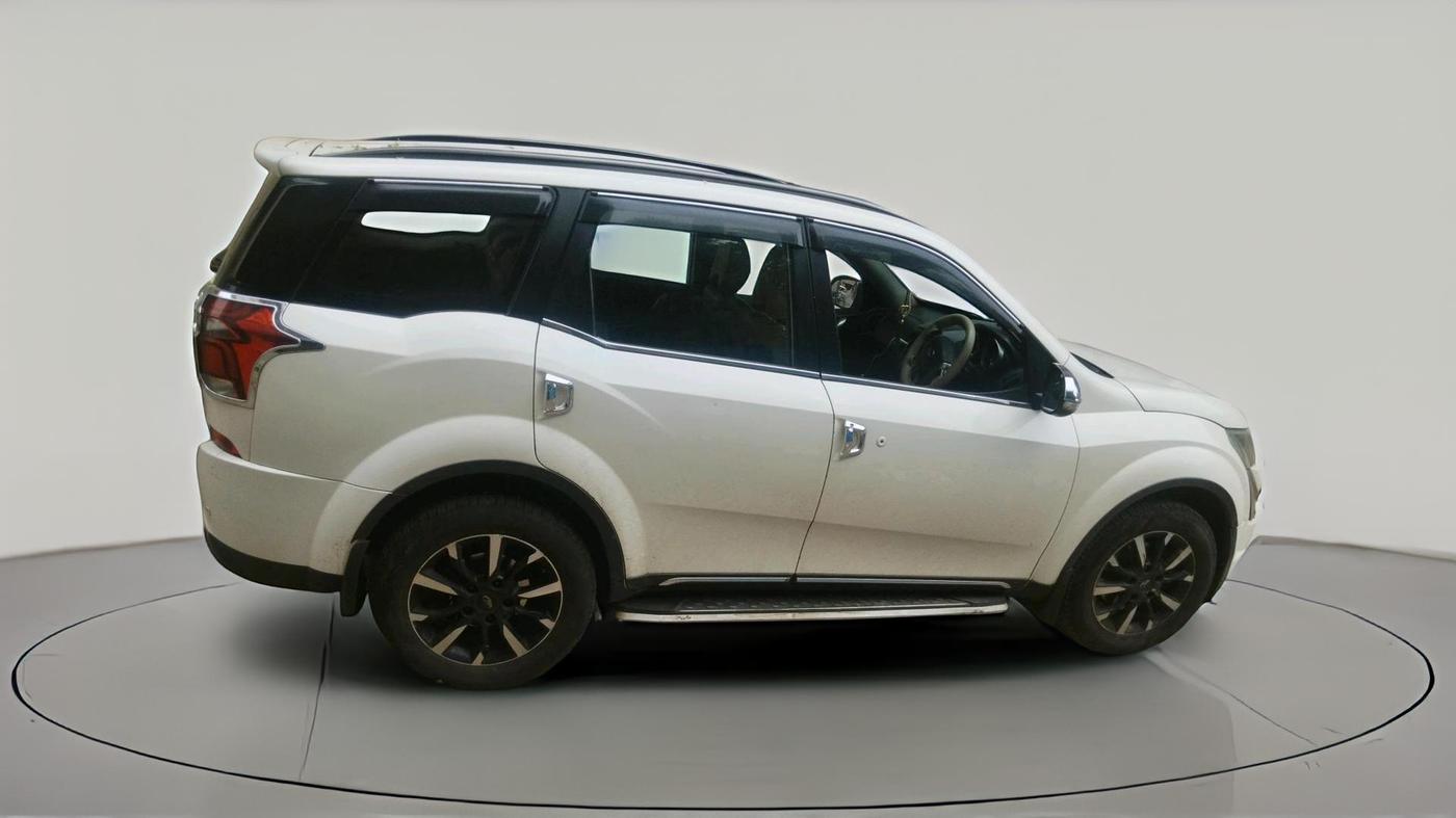 2018 Mahindra XUV500 W11 AT, Diesel, Automatic, 1,78,174 km, exterior