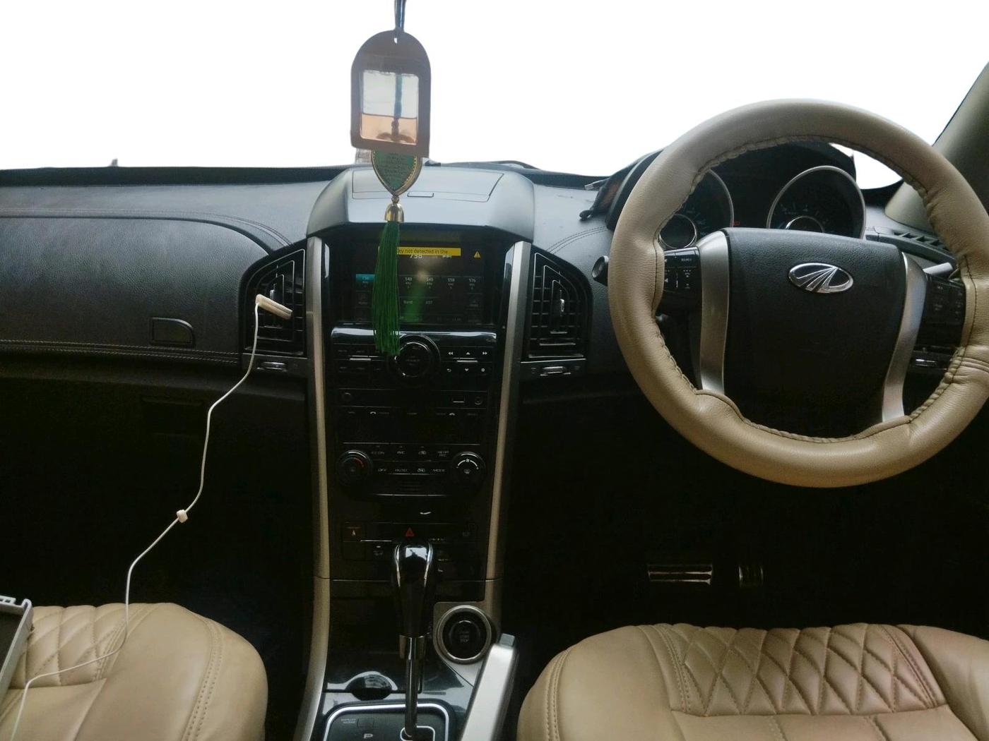 2018 Mahindra XUV500 W11 AT, Diesel, Automatic, 1,78,174 km, interior
