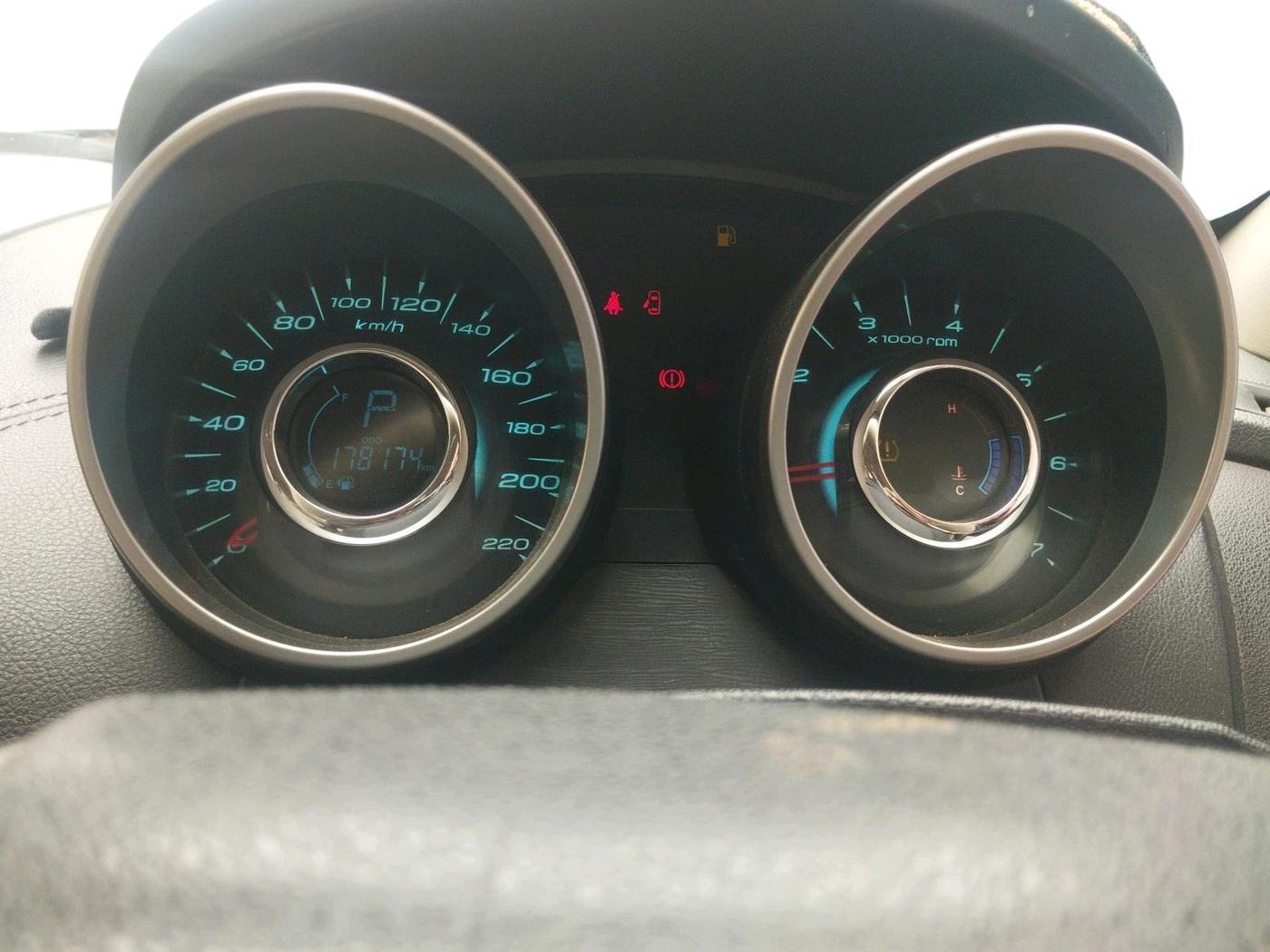 2018 Mahindra XUV500 W11 AT, Diesel, Automatic, 1,78,174 km, interior