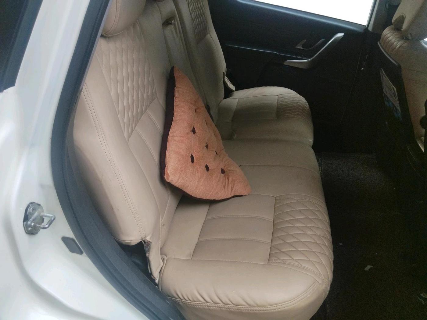 2018 Mahindra XUV500 W11 AT, Diesel, Automatic, 1,78,174 km, interior