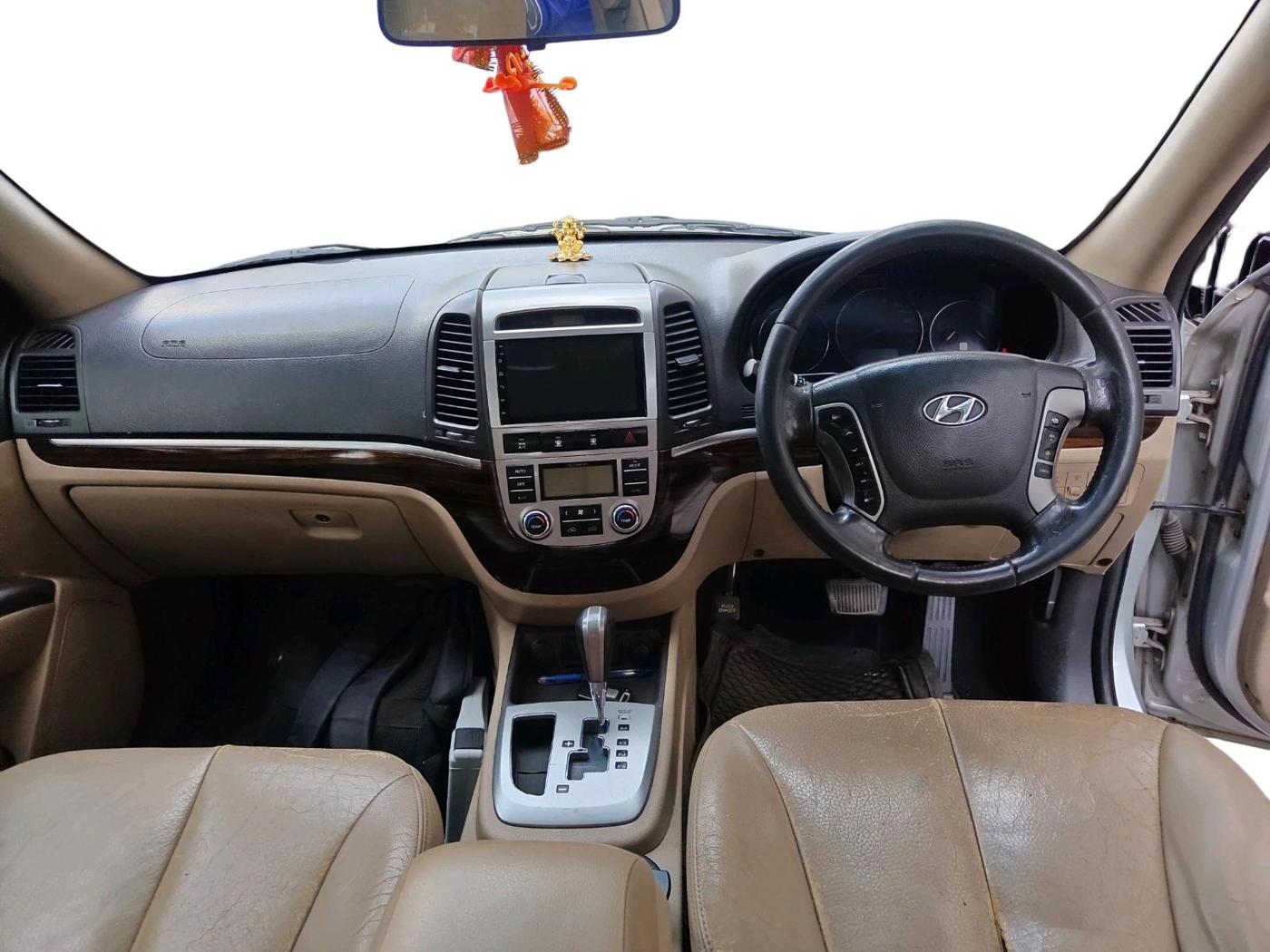 2012 Hyundai Santa Fe 4 WD AT, Diesel, Automatic, 1,97,258 km, interior