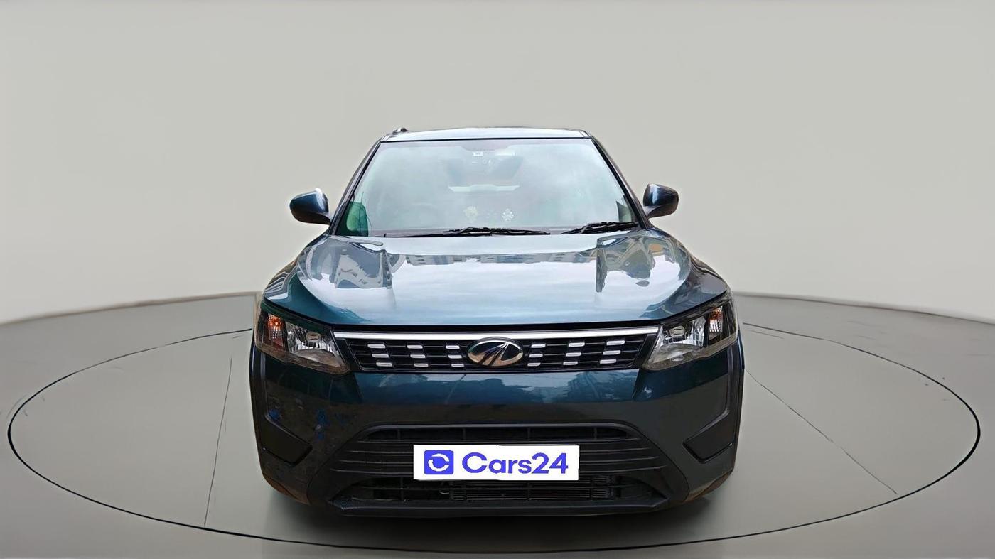 2022 Mahindra XUV300 W6 1.2 PETROL, Petrol, Manual, 87,635 km, exterior