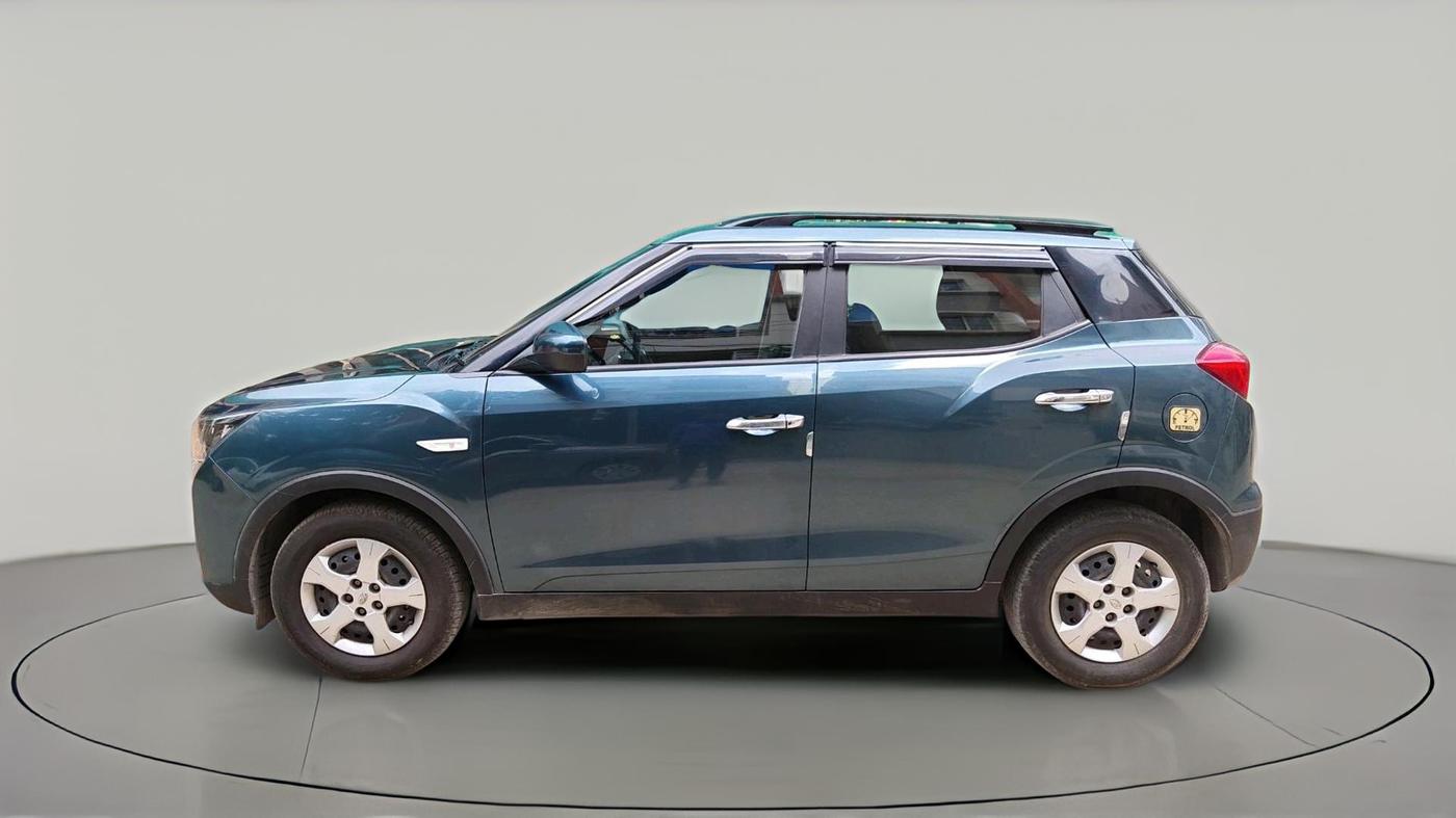 2022 Mahindra XUV300 W6 1.2 PETROL, Petrol, Manual, 87,635 km, exterior