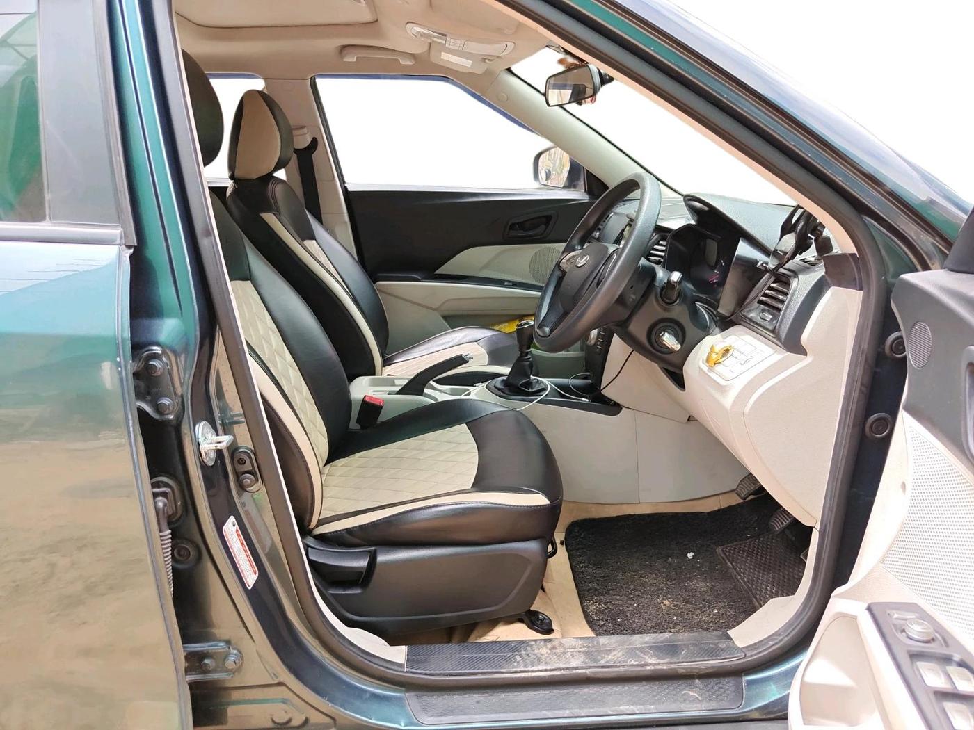 2022 Mahindra XUV300 W6 1.2 PETROL, Petrol, Manual, 87,635 km, interior