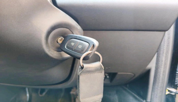 2025 Renault Kiger RXL MT, Petrol, Manual, 28,194 km, interior