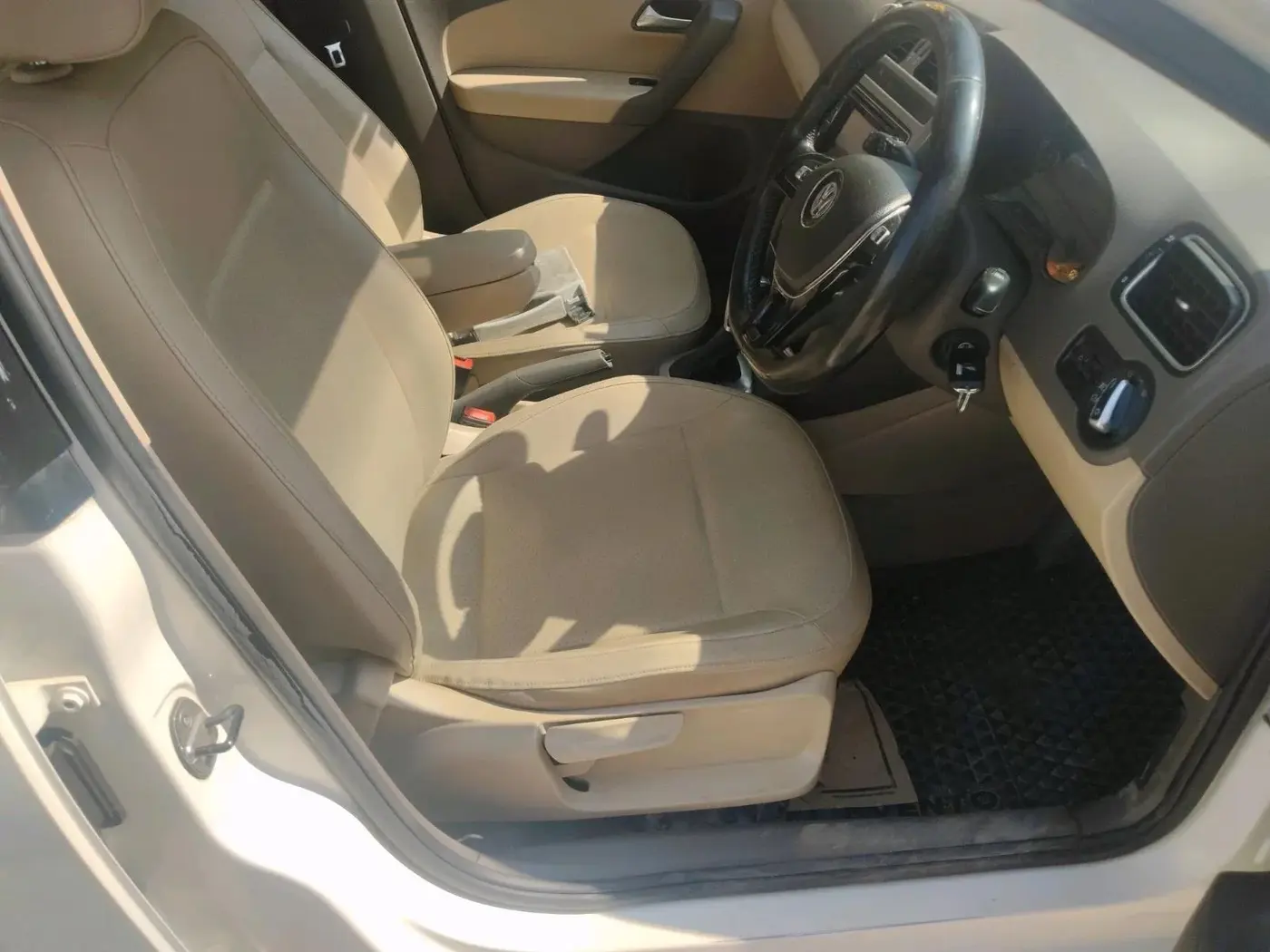 2016 Volkswagen Vento HIGHLINE 1.5 AT, Diesel, Automatic, 1,36,252 km, interior