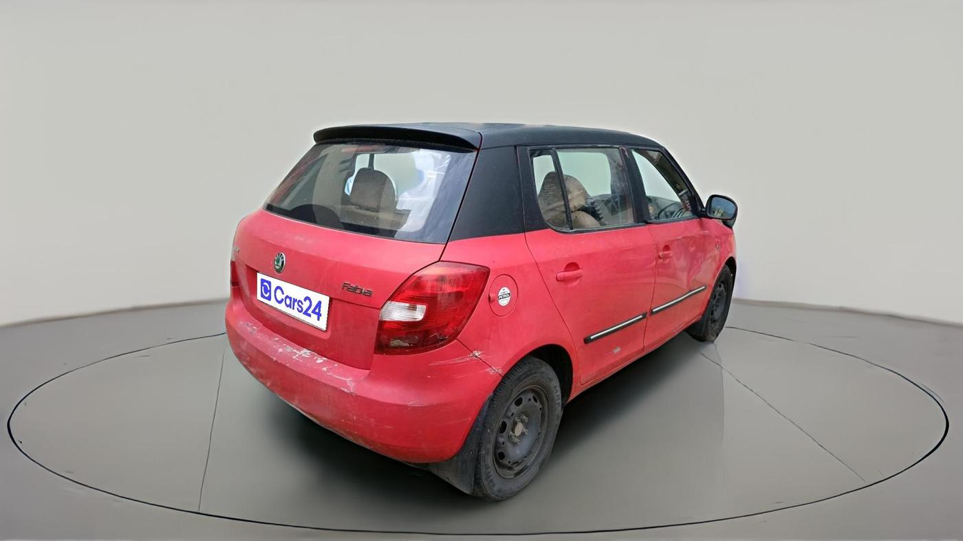 2011 Skoda Fabia AMBIENTE 1.2 MPI, Petrol, Manual, 1,21,541 km, exterior