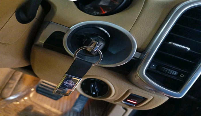 2012 Porsche Cayenne DIESEL, Diesel, Automatic, 88,938 km, interior