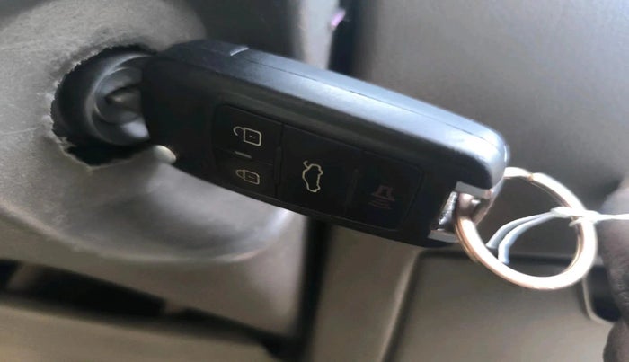 2009 Tata Safari 4X2 EX DICOR 2.2 VTT, Diesel, Manual, 2,58,497 km, interior