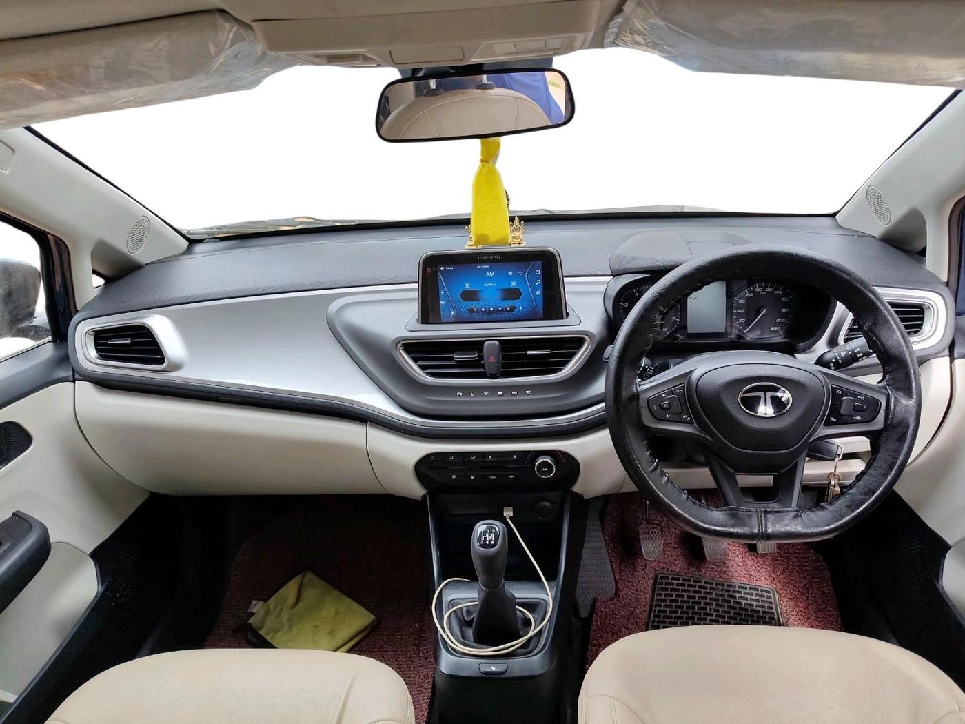 2024 Tata ALTROZ XM PLUS SUNROOF, Petrol, Manual, 17,945 km, interior