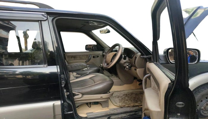 2011 Mahindra Scorpio SLE, Diesel, Manual, 1,34,195 km, interior