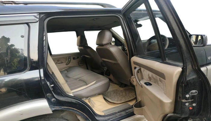 2011 Mahindra Scorpio SLE, Diesel, Manual, 1,34,195 km, interior