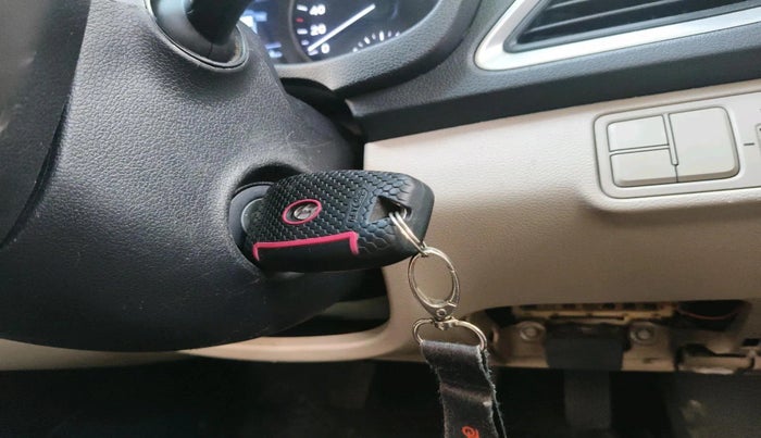 2018 Hyundai Verna 1.6 VTVT SX, Petrol, Manual, 30,204 km, interior