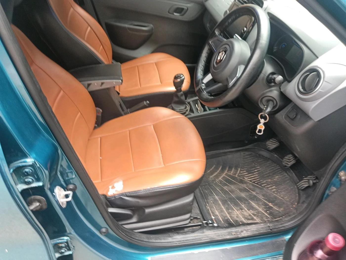 2021 Renault Kwid RXT 1.0 (O), Petrol, Manual, 59,199 km, interior
