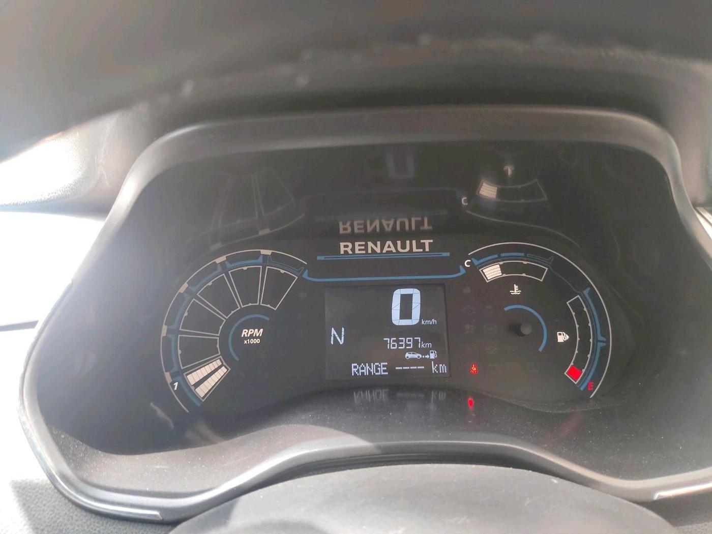 2022 Renault TRIBER RXZ AMT, Petrol, Automatic, 76,397 km, interior