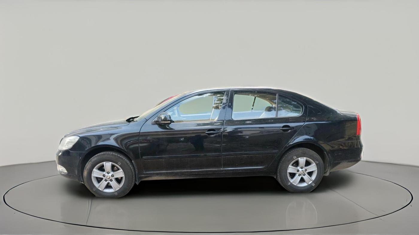 2012 Skoda Laura AMBITION 2.0 TDI CR MT, Diesel, Manual, 2,07,587 km, exterior
