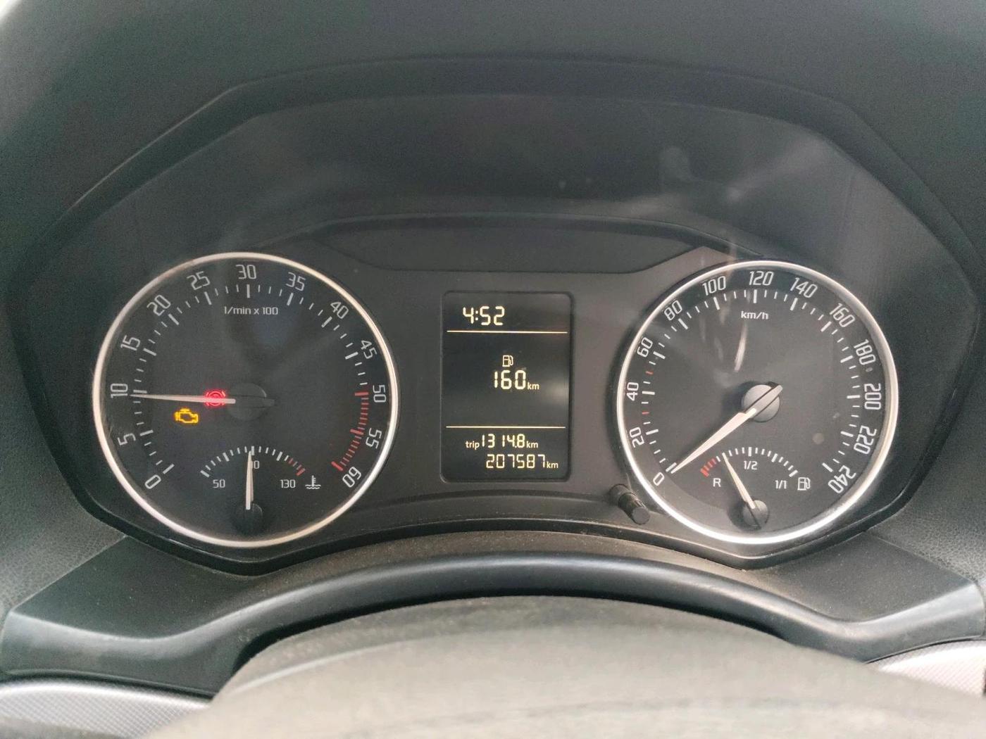 2012 Skoda Laura AMBITION 2.0 TDI CR MT, Diesel, Manual, 2,07,587 km, interior