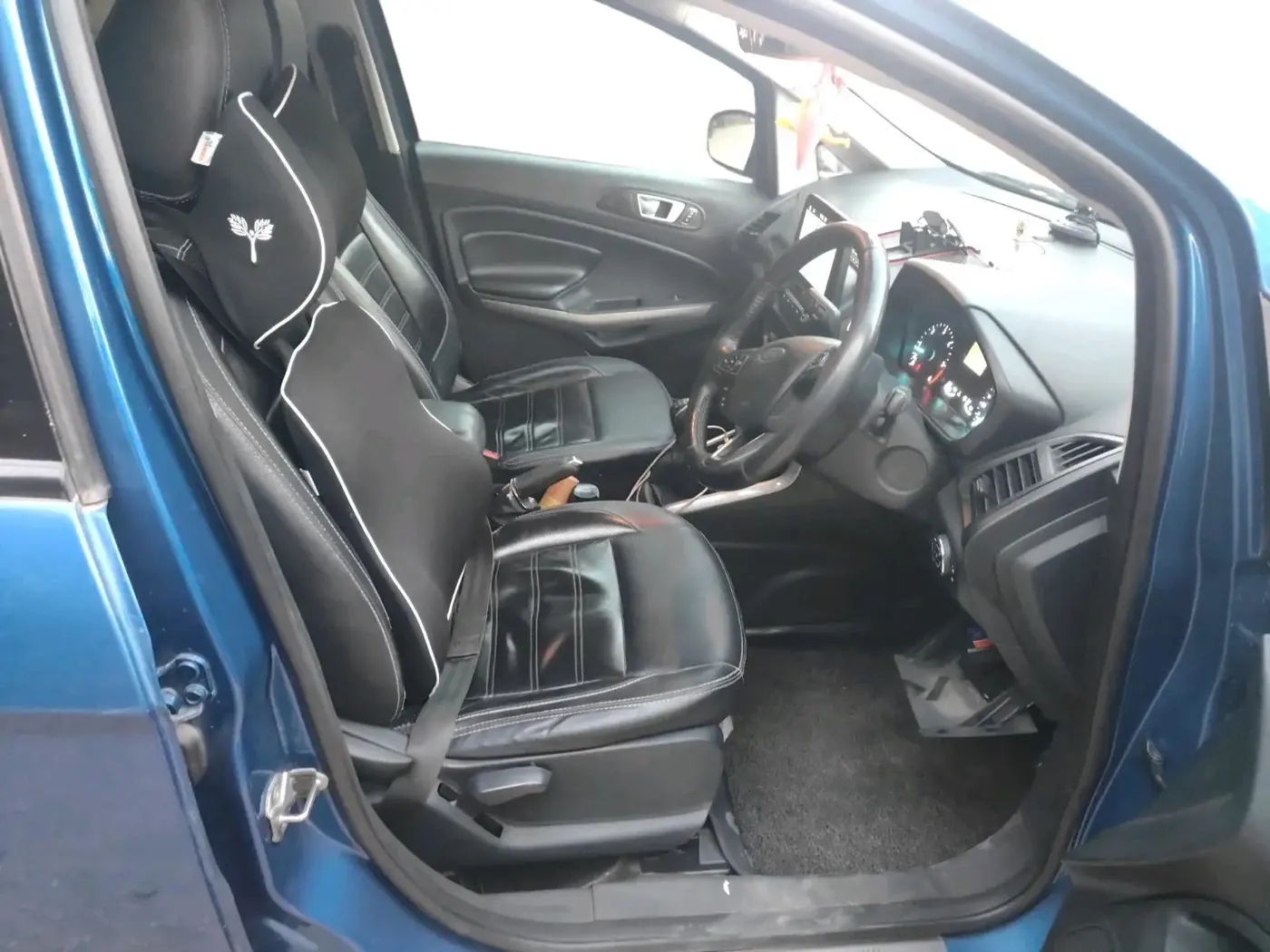 2018 Ford Ecosport TITANIUM 1.5L DIESEL, Diesel, Manual, 1,11,000 km, interior