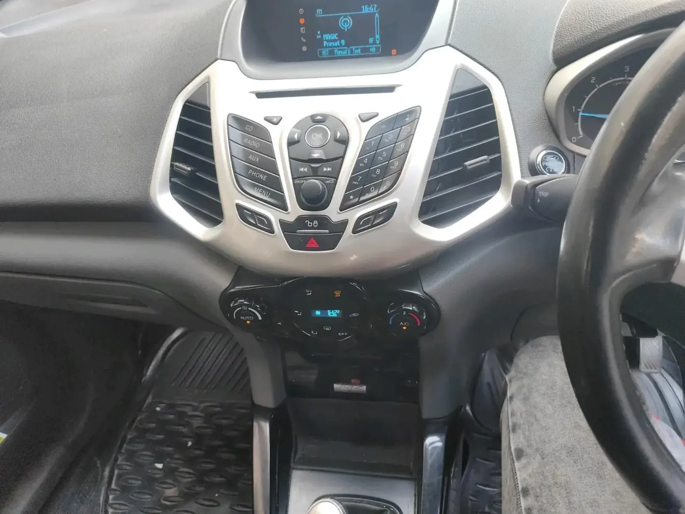 2015 Ford Ecosport TITANIUM 1.5L DIESEL (OPT), Diesel, Manual, 1,35,000 km, interior