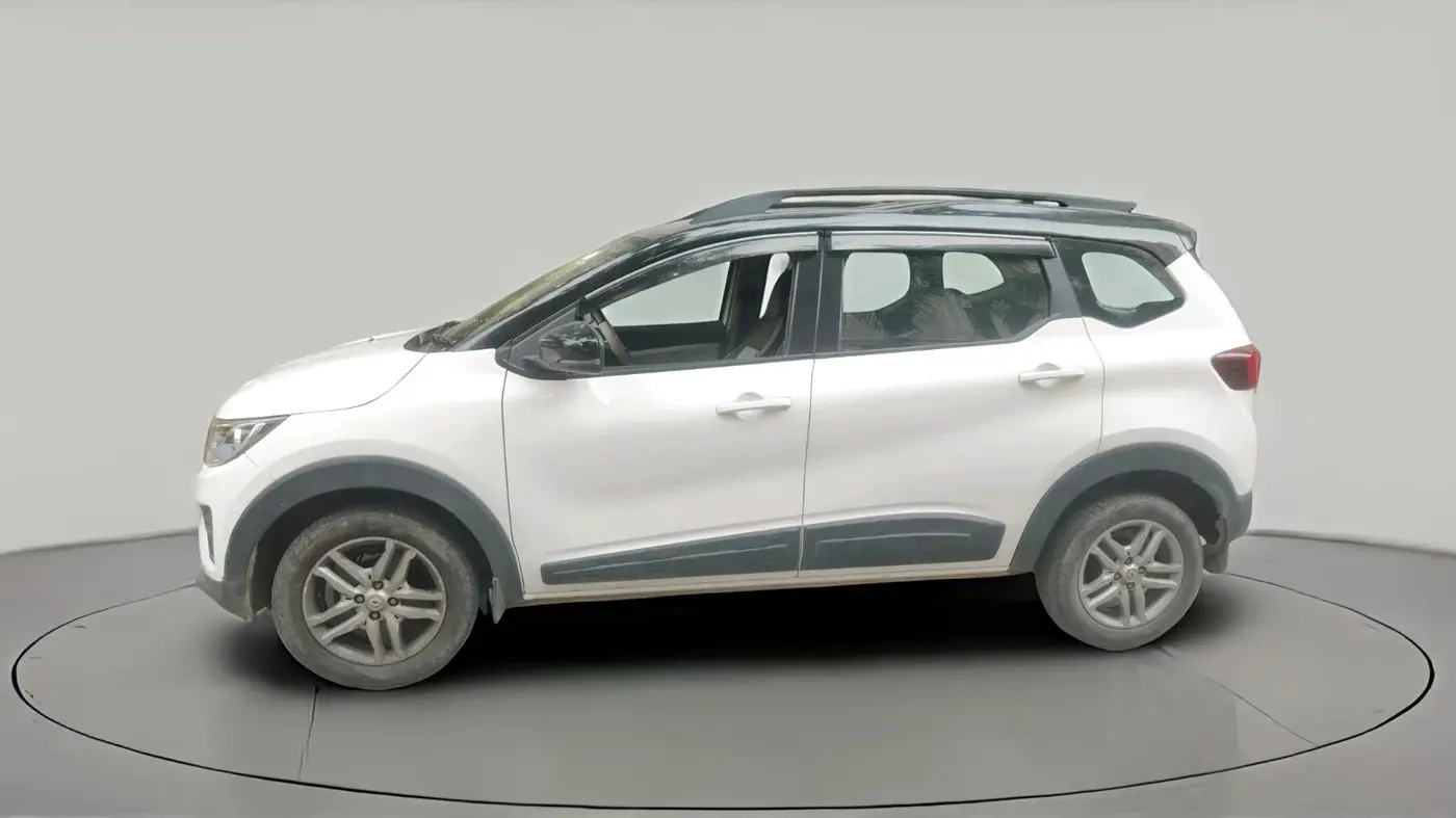 2022 Renault TRIBER RXZ DUAL TONE, Petrol, Manual, 29,219 km, exterior