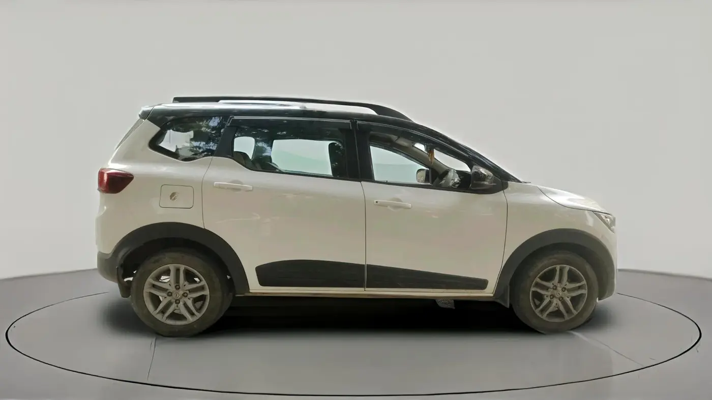 2022 Renault TRIBER RXZ DUAL TONE, Petrol, Manual, 29,219 km, exterior