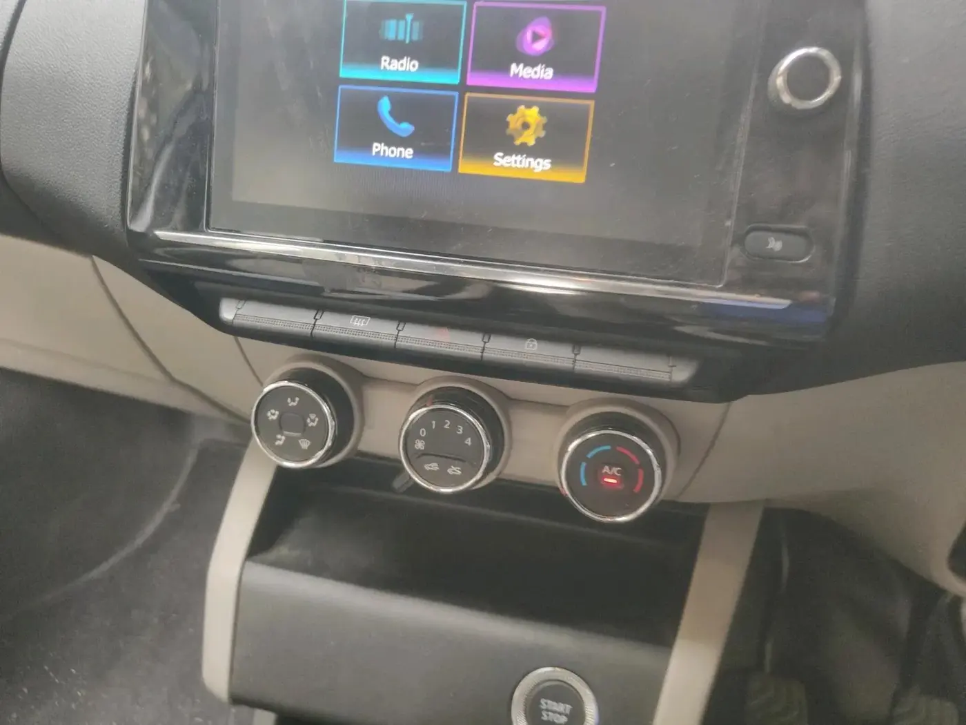 2022 Renault TRIBER RXZ DUAL TONE, Petrol, Manual, 29,219 km, interior