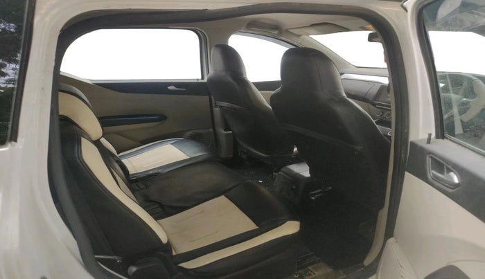 2022 Renault TRIBER RXZ DUAL TONE, Petrol, Manual, 29,219 km, interior