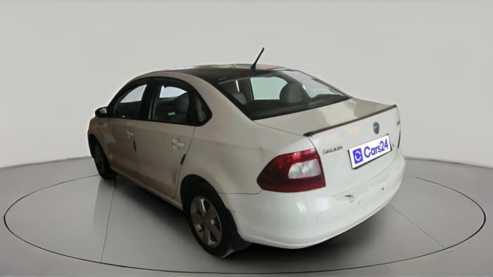 2016 Skoda Rapid 1.6 MPI STYLE AT, Petrol, Automatic, 84,958 km, exterior