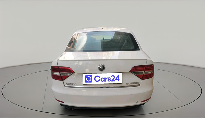 2015 Skoda Superb ELEGANCE 1.8 TSI AT, Petrol, Automatic, 1,96,851 km, exterior