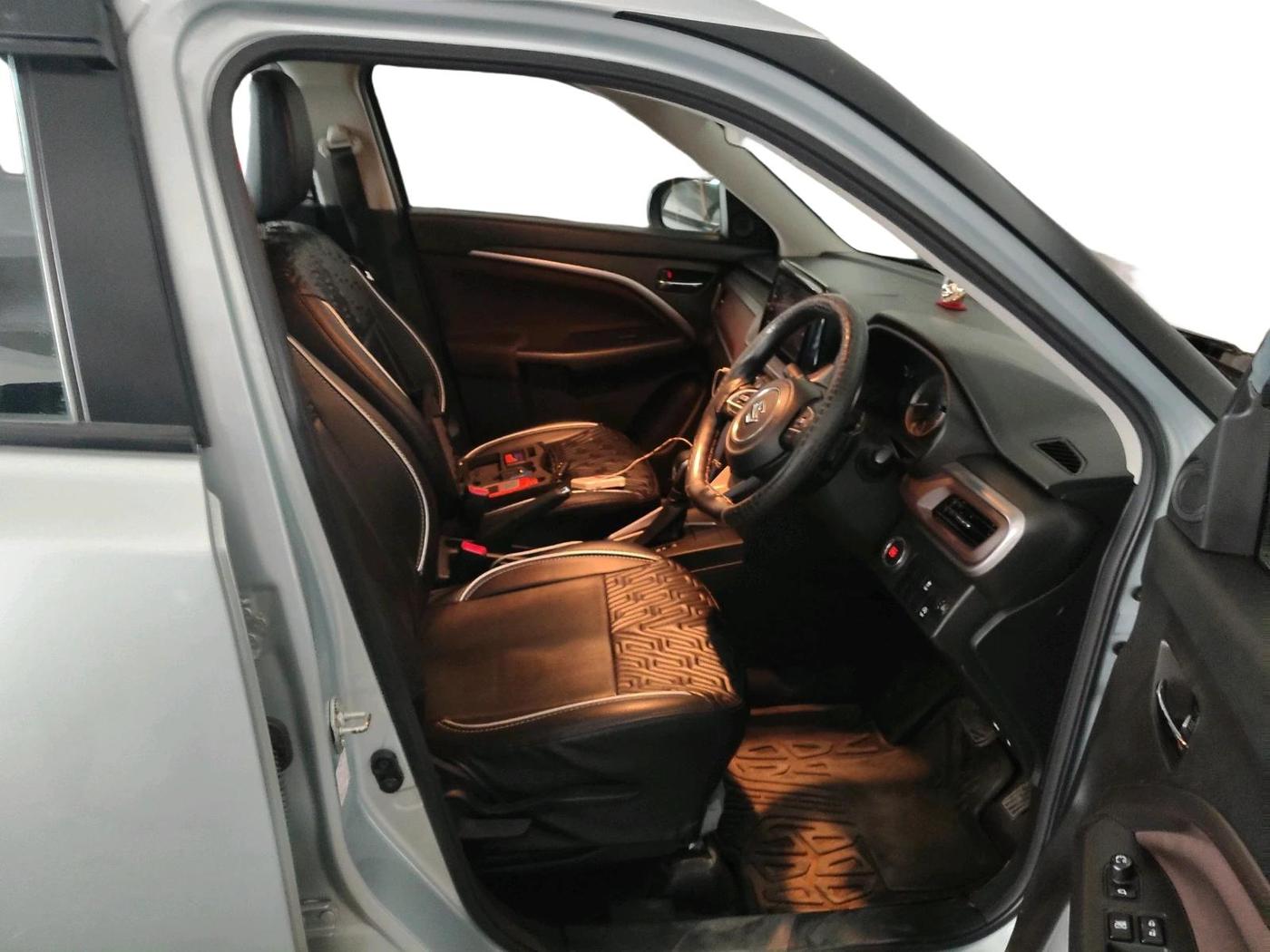 2023 Maruti BREZZA ZXI AT SMART HYBRID, Petrol, Automatic, 19,028 km, interior