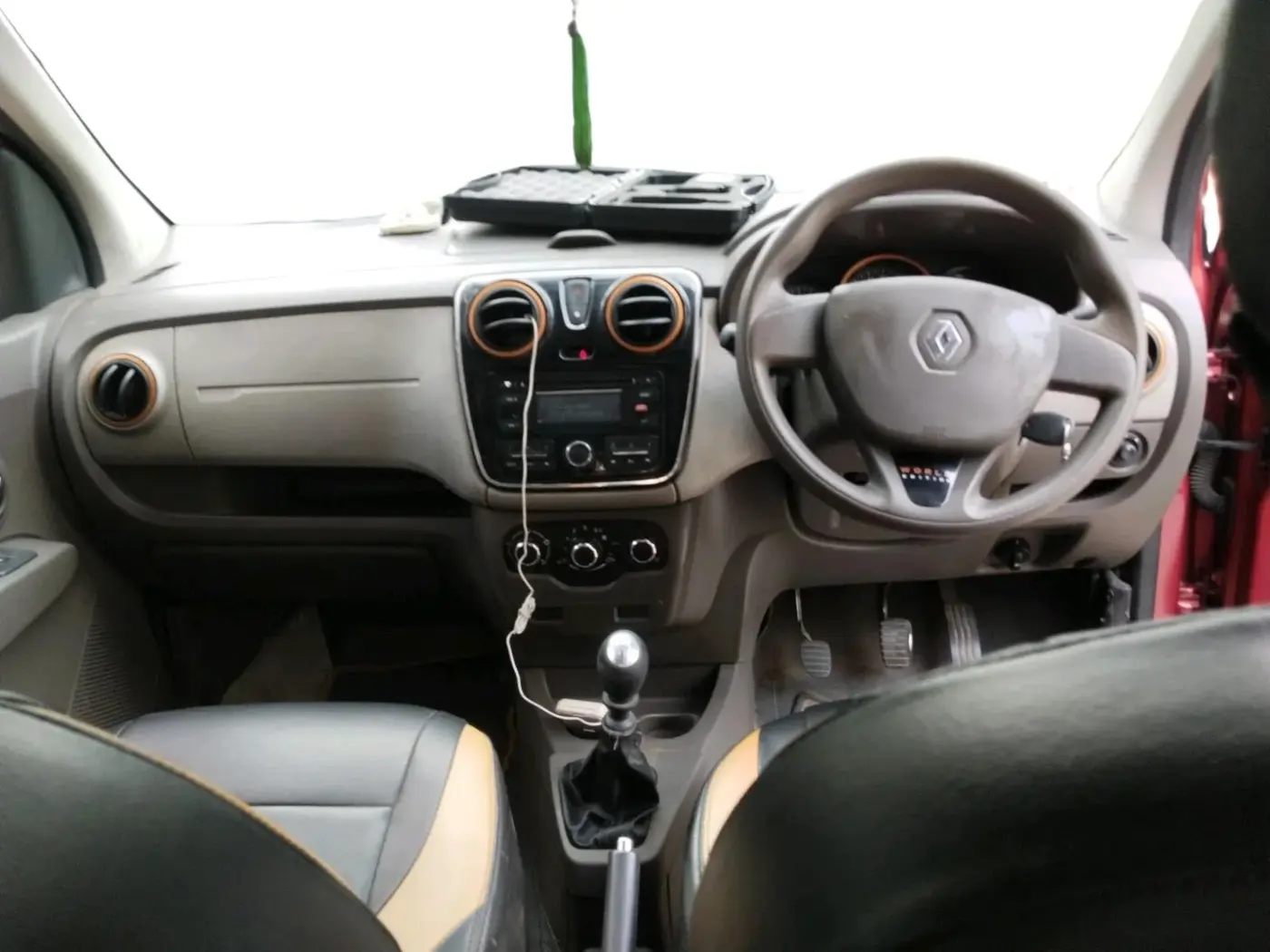 2016 Renault Lodgy 110 PS WORLD EDITION 8 STR, Diesel, Manual, 1,21,462 km, interior