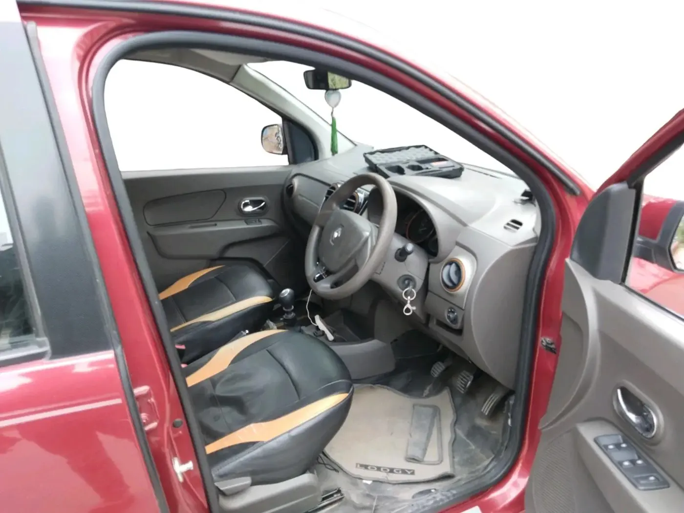 2016 Renault Lodgy 110 PS WORLD EDITION 8 STR, Diesel, Manual, 1,21,462 km, interior