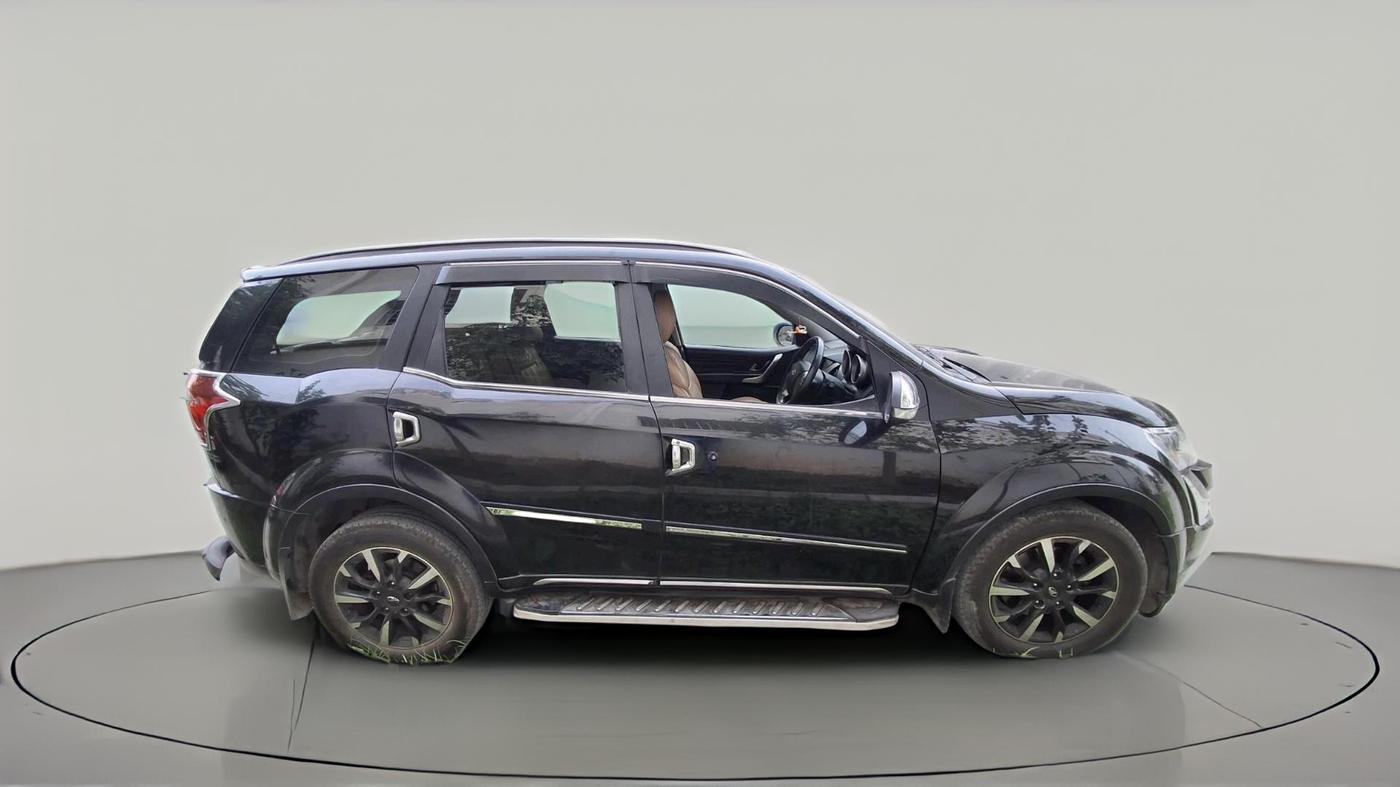 2019 Mahindra XUV500 W11, Diesel, Manual, 1,56,528 km, exterior