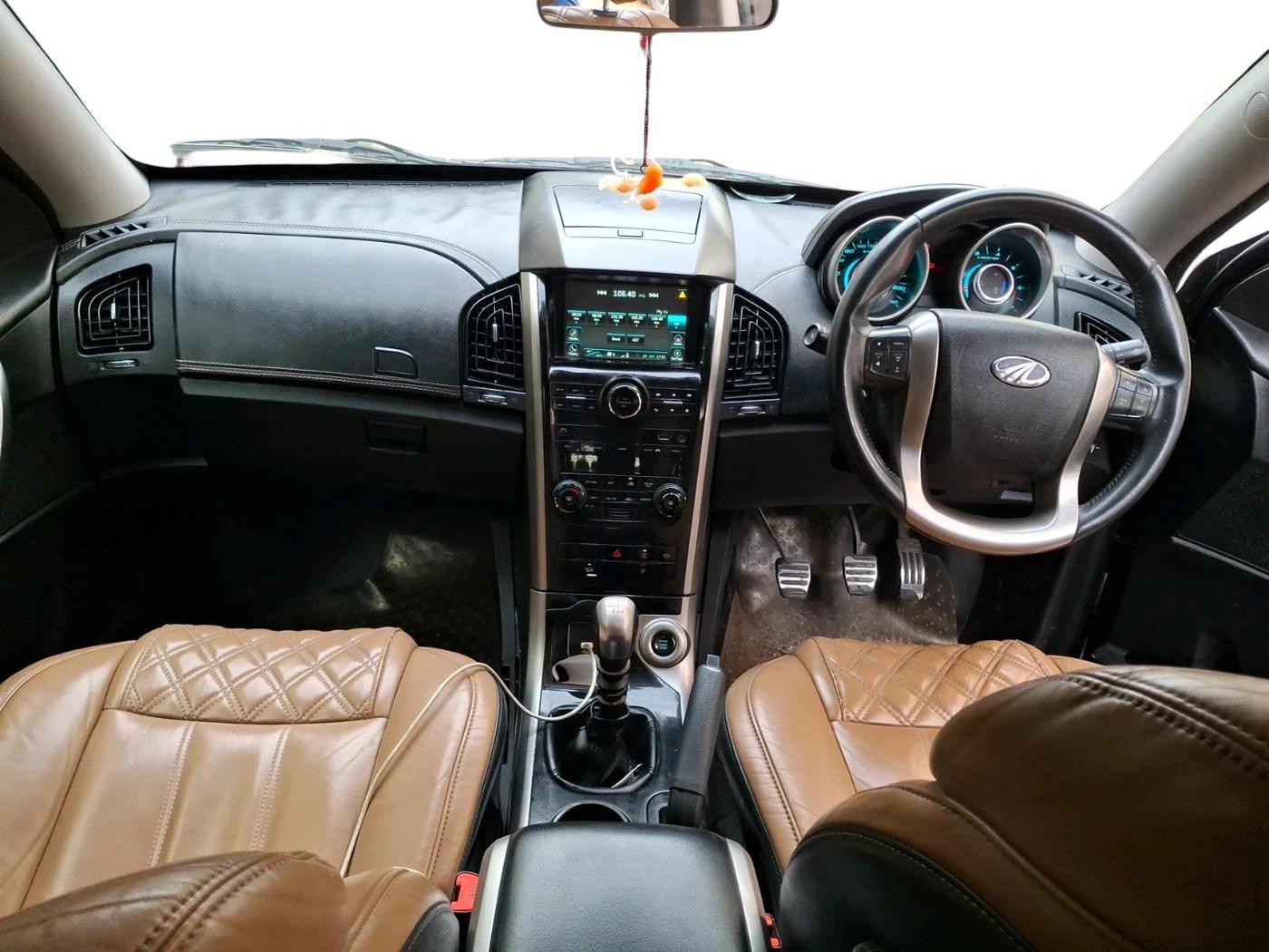 2019 Mahindra XUV500 W11, Diesel, Manual, 1,56,528 km, interior